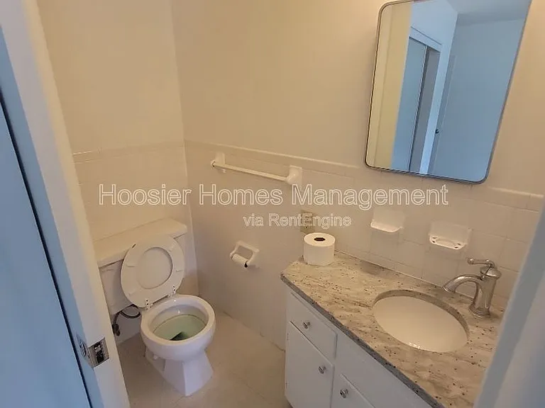 770 E 61st St #1 — Photo 15