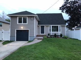 1872 Helen Ct, Merrick, NY 11566