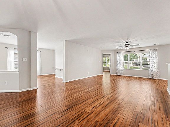 5th image of 11742 Carolina St