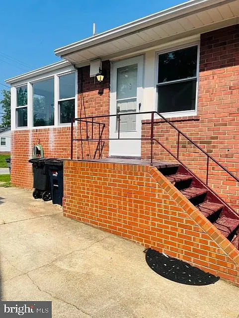 3 bed, 2.0 bath, 1240 sqft, $2,850 — Photo 2