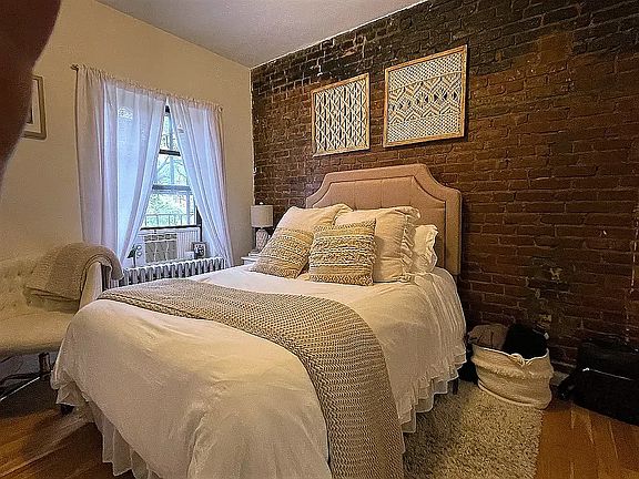 3rd image of 307 E 6th St APT 5B