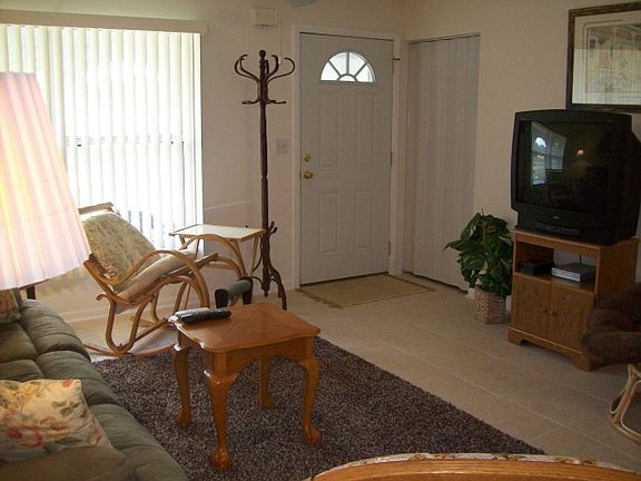 3rd image of 220 Shores Blvd