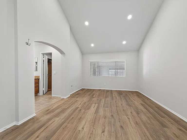 25698 Huron St — Photo 16
