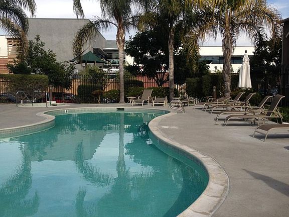 Great salt water pool and hot tub!