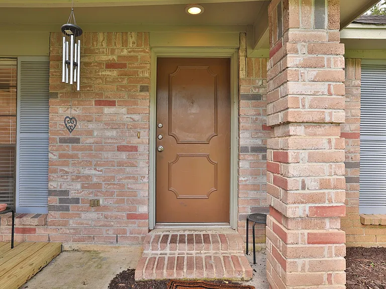16035 Hollow Rock Dr — Photo 6
