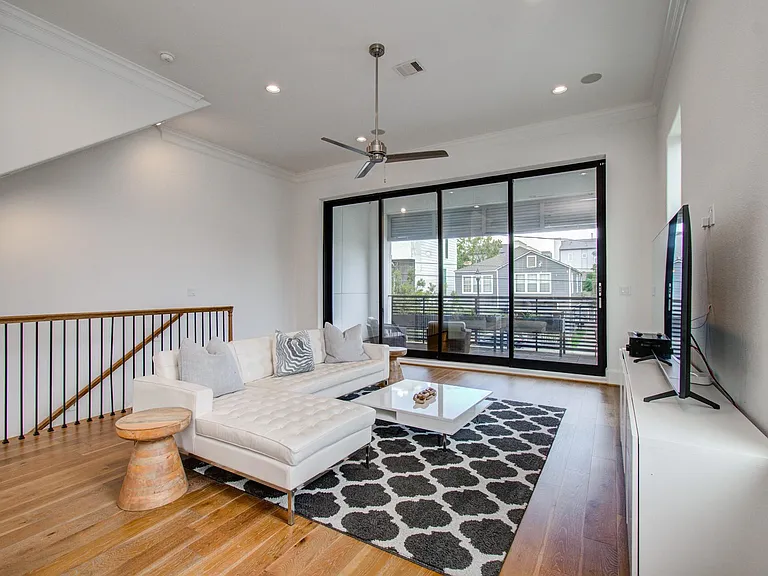1512 Stuart St — Photo 16