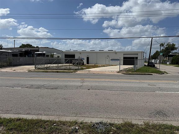 3rd image of 6229 Dixie Dr