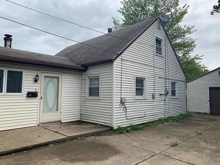 155 N Roanoke Ave — Photo 2