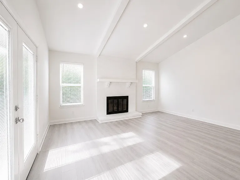 2906 Peppertree Pl — Photo 2