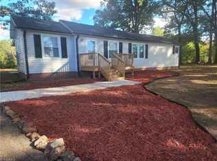 621 Summit Dr, Lexington, NC 27295
