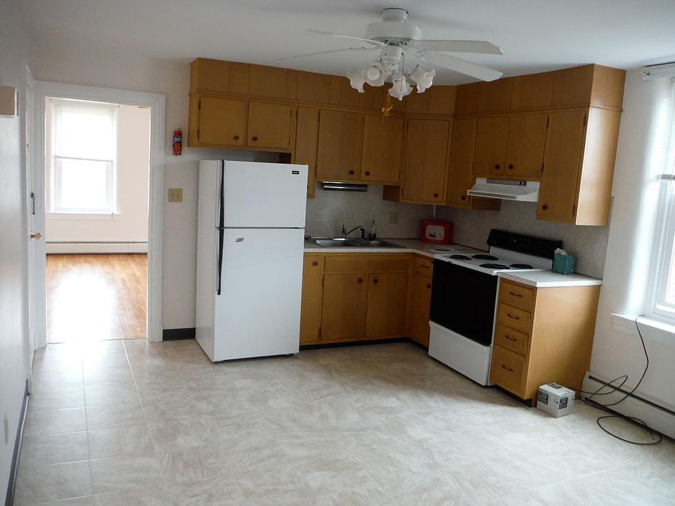 Kitchen Lg eat in area