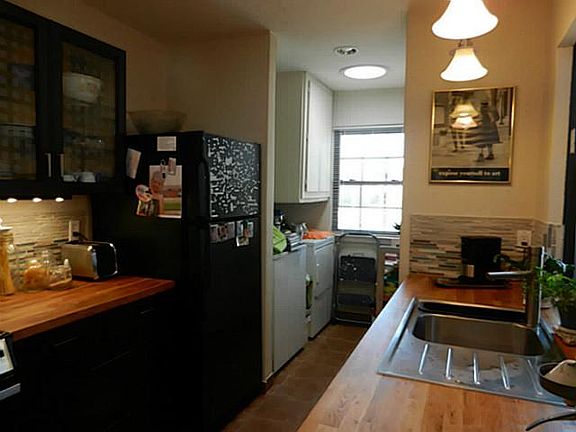 5th image of 624 Bellaire Dr APT D