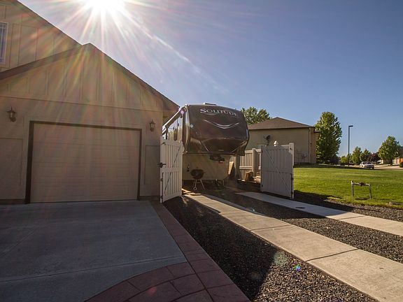 Front view w/ camper stall