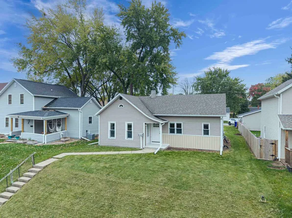 113 W 4th St, Kaukauna, WI 54130