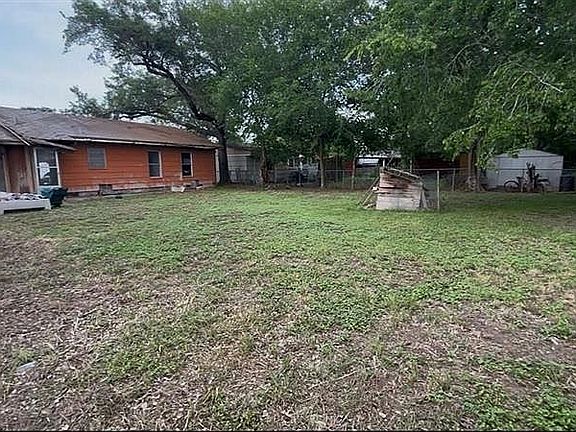 5th image of 1701 E Walnut Ave
