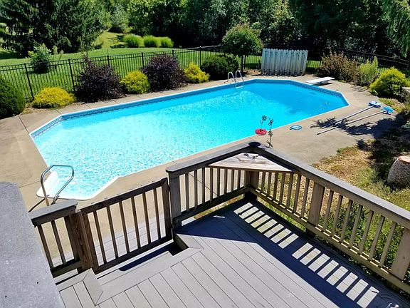 3rd image of 26462 Farmland Dr