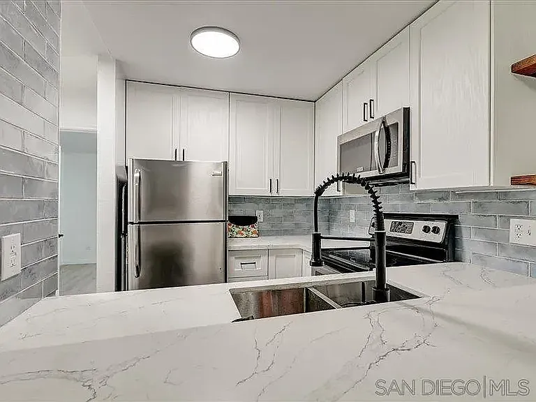 1124 Eureka St #17 — Photo 9