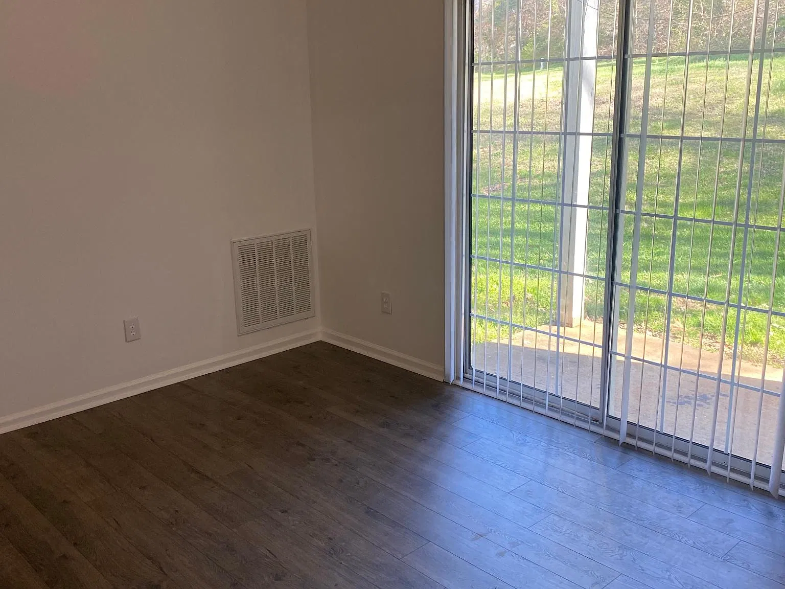2 bed, 700 sqft, $1,150 — Photo 2