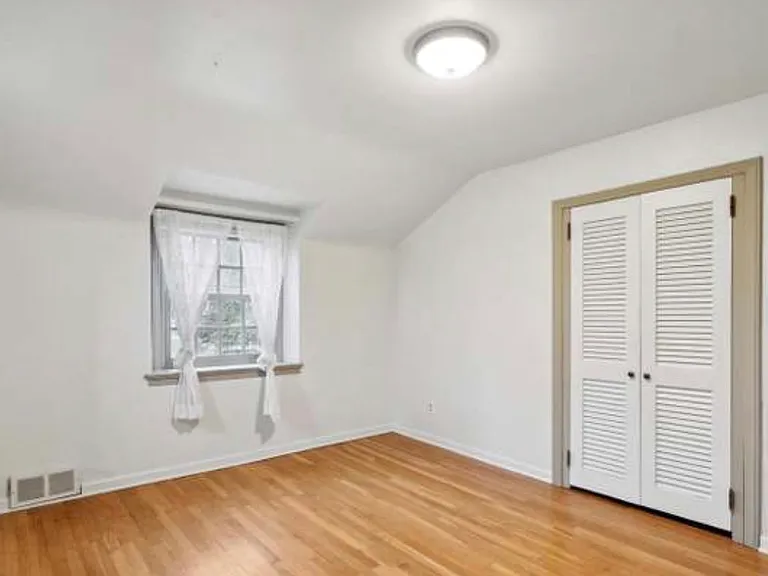 4240 Fairview Ave — Photo 11