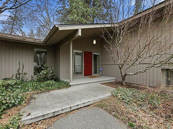 5th image of 1829 E Pinecrest Rd