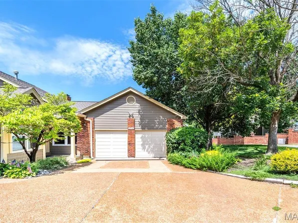 14316 Willow Spring Hill Dr, Chesterfield, MO 63017