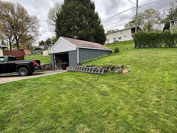 Detached Garage - Yard
