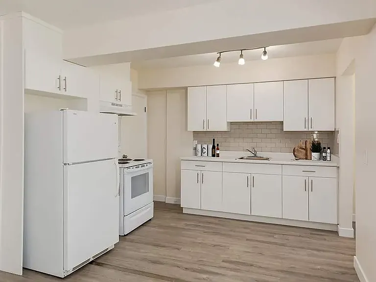 5301 49th Ave #5301A — Photo 3