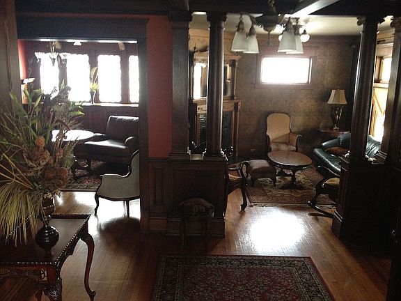 4th image of 559 College Ave SE