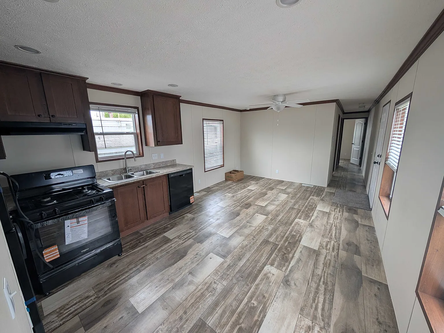 3 bed, 868 sqft, $1,250 — Photo 3
