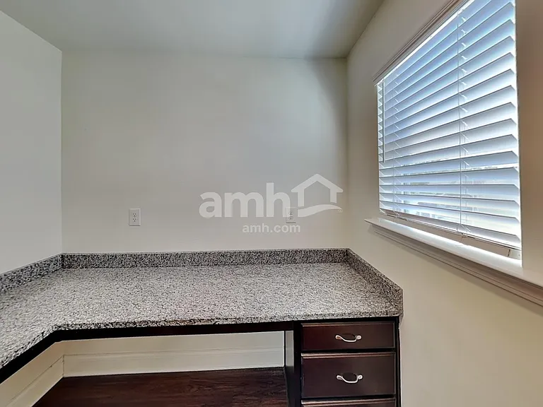 312 Bourne St — Photo 12