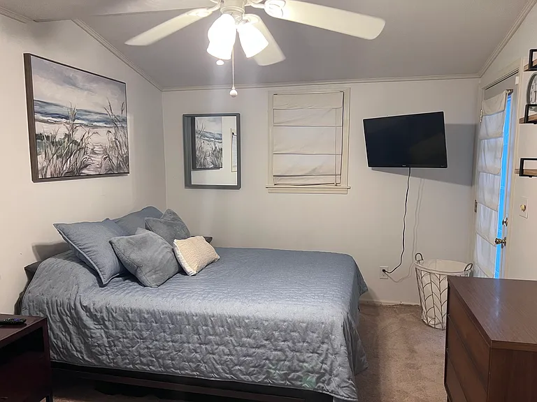 221 Blackstone Dr — Photo 10