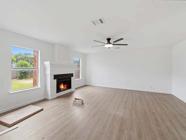 9202 Amber Rdg — Photo 8