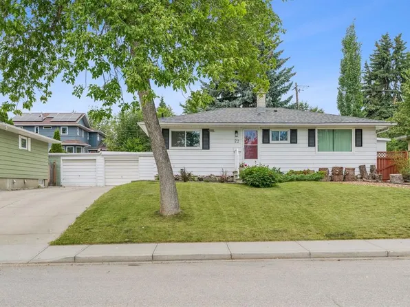 27 SE Heston St NW, Calgary, AB T2K 2C3