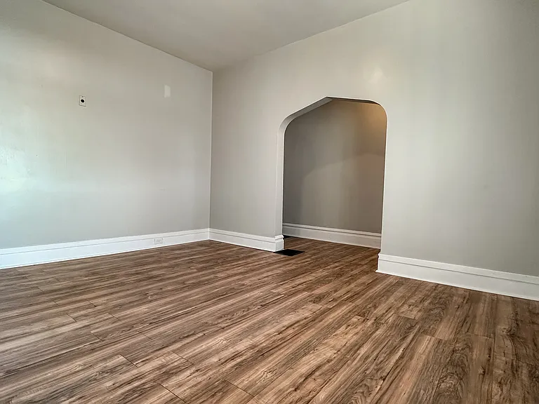 1409 Arlington Ave — Photo 5
