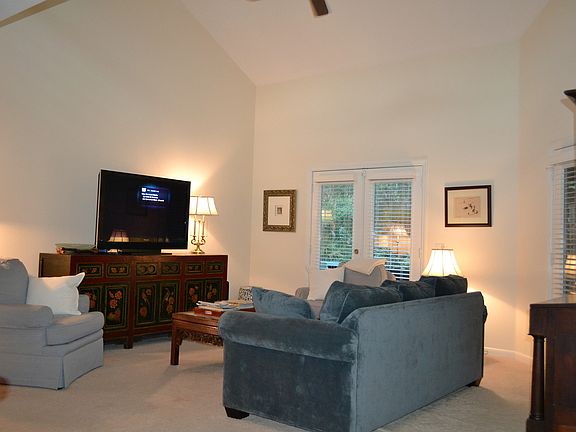 Living Room w/Vault Ceiling