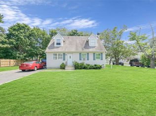 10 Palmetto St, Central Islip, NY 11722
