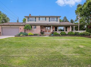 5 Clair Hill Dr, Rochester Hills, MI 48309