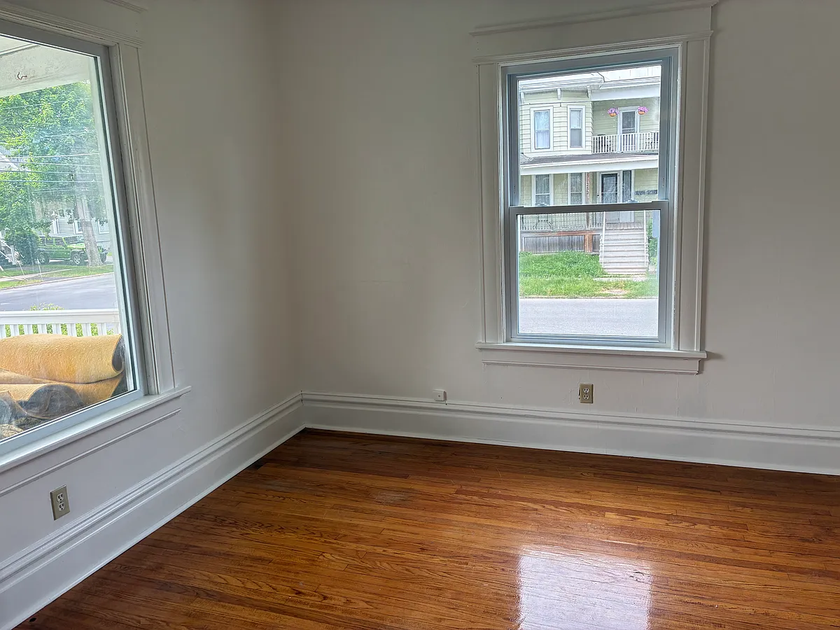 Building Photo - 401 Seneca St #1