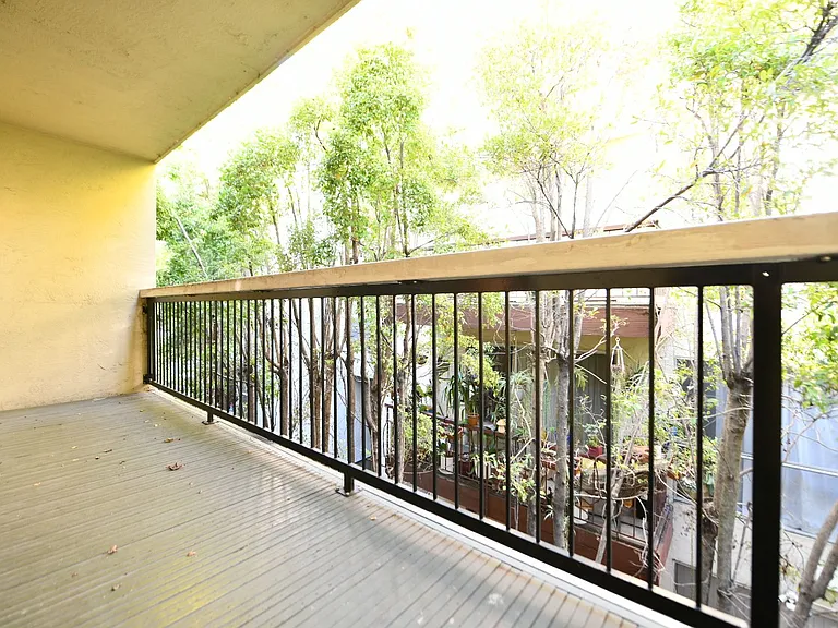 366 Staten Ave — Photo 13