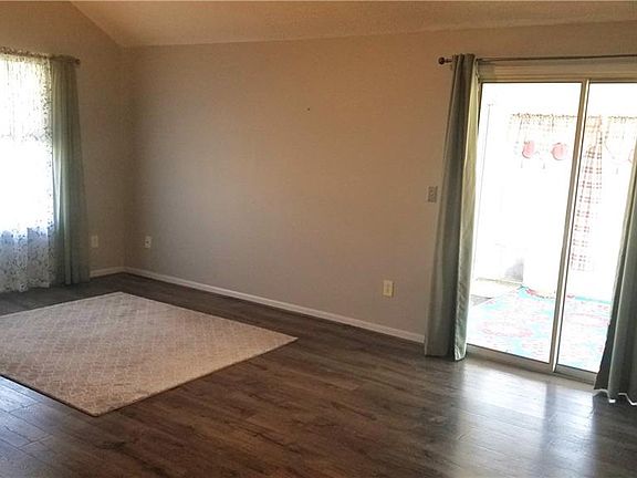 4th image of 213 Blue Branch Cir