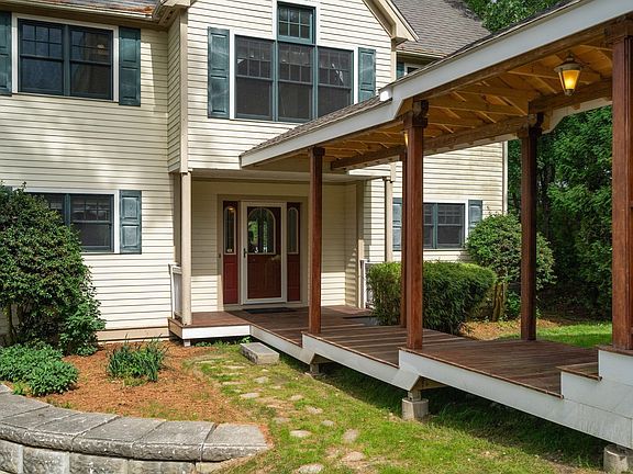 3rd image of 10 Shore Rd