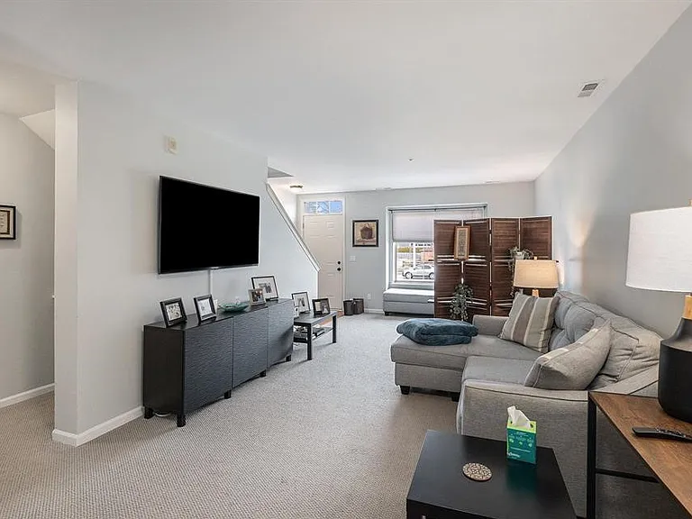 3286 Camden Dr #1 — Photo 3