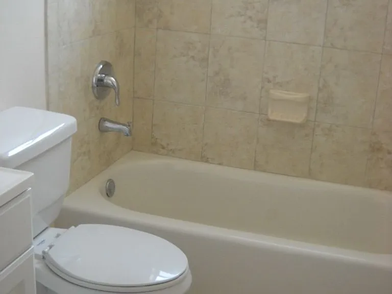 GEM COVE APARTMENTS — Photo 7