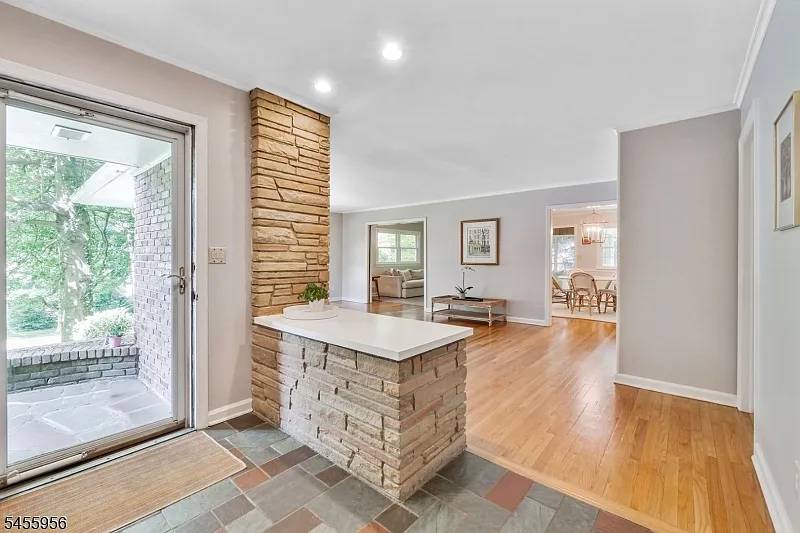 4 bed, 2.5 bath, $6,250 — Photo 2
