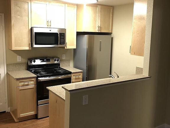 4th image of 4447 49th St APT 2