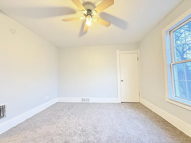 557 Austin St — Photo 22