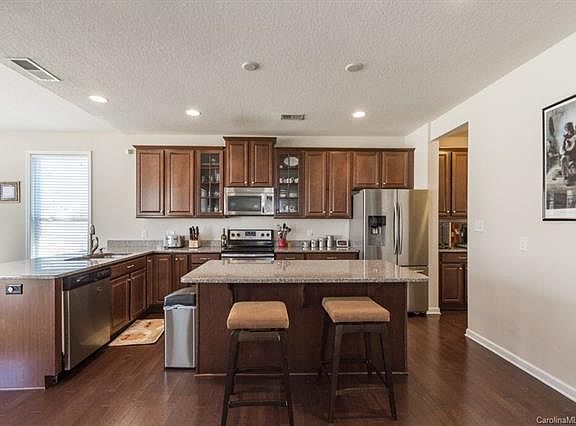 4th image of 7210 Toxaway Ln