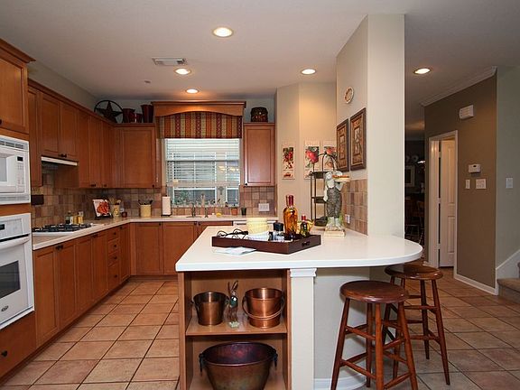 Another view of the kitchen.