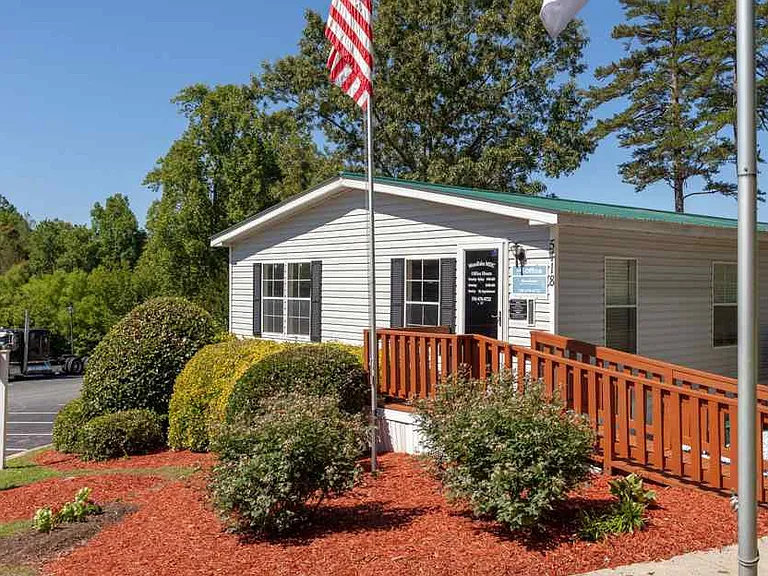 Woodlake (NC) — Photo 11