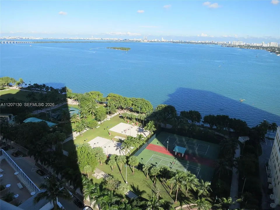 1750 N Bayshore Dr #3914